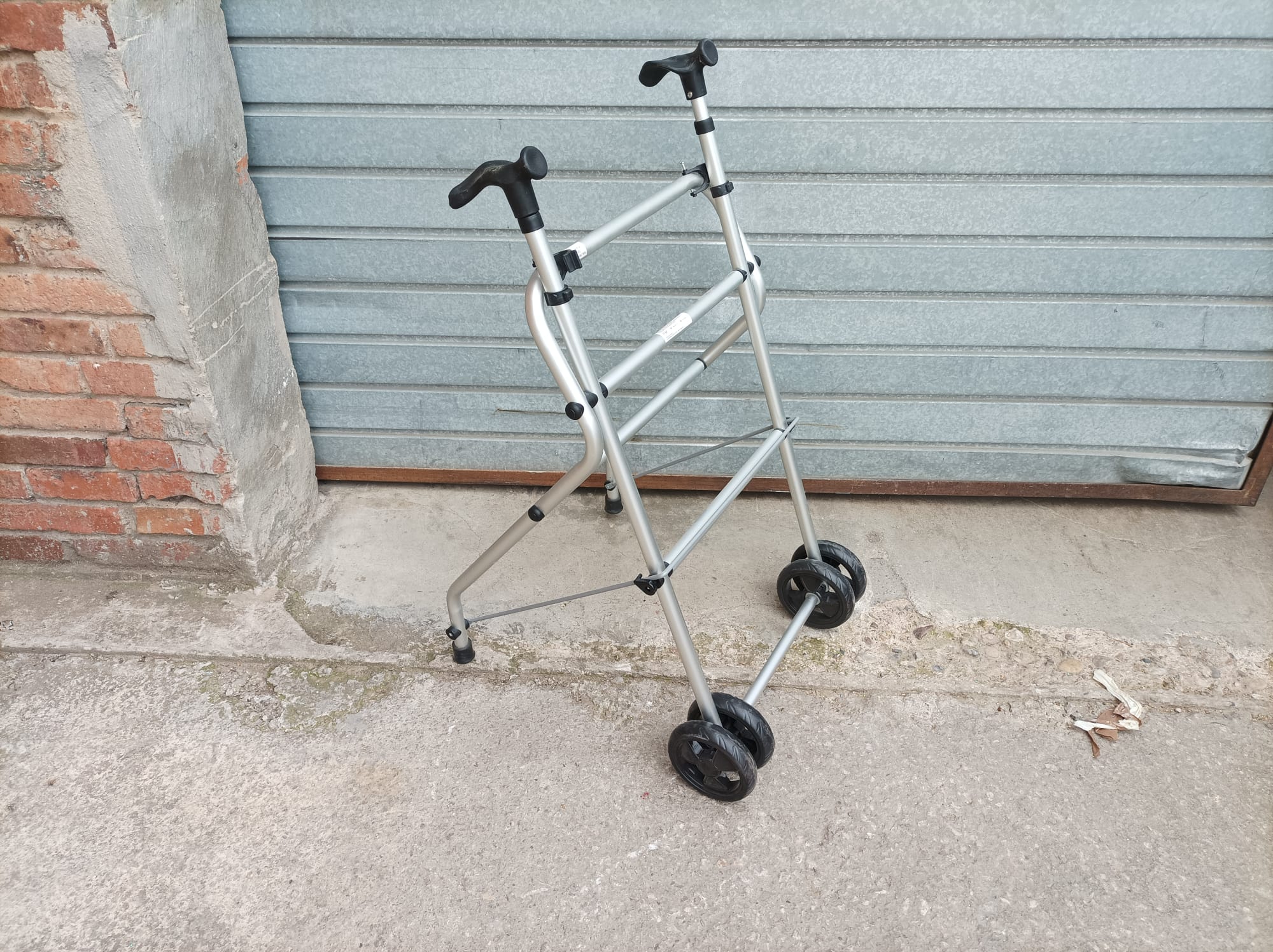 andador ortopedia aluminio plastico 93x48x52 (15eu.) 1u